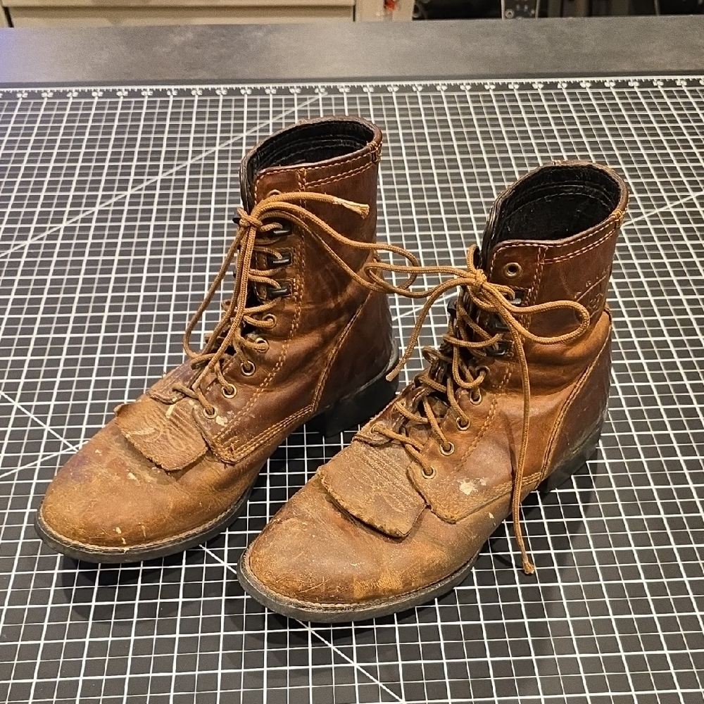 8.5 Womens (7 Mens) Ariat Tan Leather Ropers with Kilties